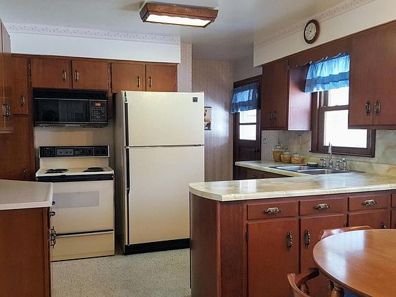 3rd image of 259 Downey Dr