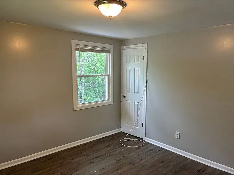 9713 S Oglesby Ave — Photo 9