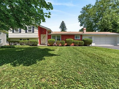 11 Parkwood Ln, Penfield, NY, 14526