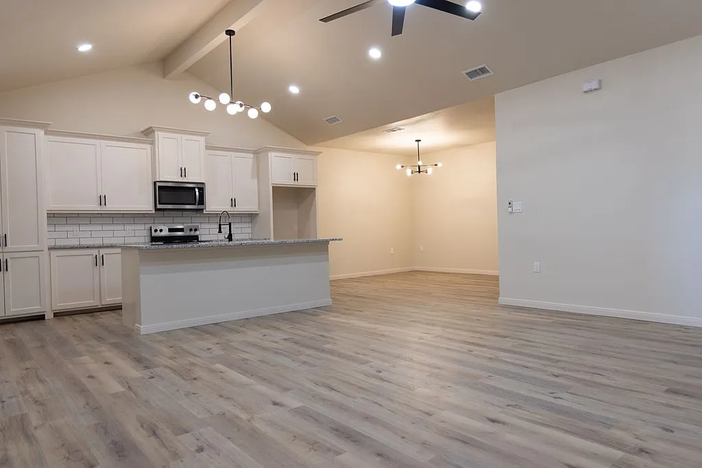 3 bed, 2.0 bath, 1670 sqft, $2,800 — Photo 3