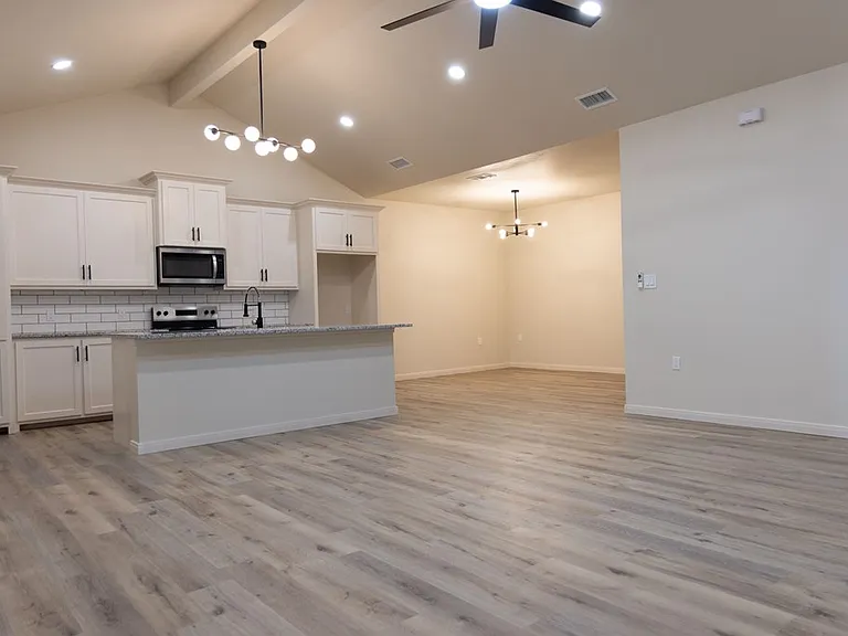 2105 Bryant St — Photo 3