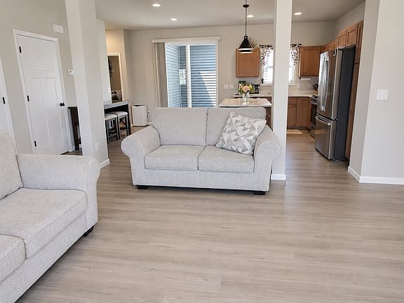 5th image of 1244 Merry Blossom Ln