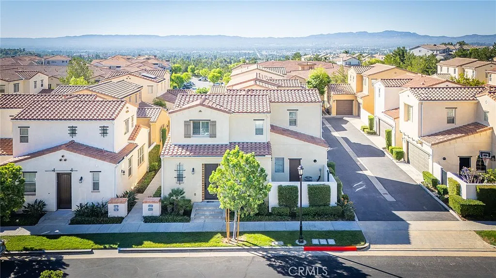 2 bed, 2.5 bath, 1194 sqft, $3,700 — Photo 1
