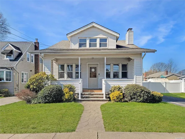 2524 Fortesque Avenue, Oceanside, NY 11572