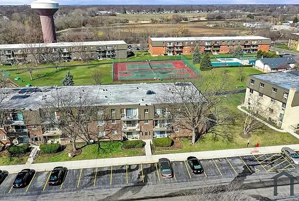 571 Fairway View Dr #I1