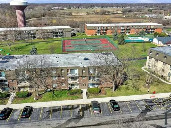 571 Fairway View Dr #I1, Wheeling, IL 60090