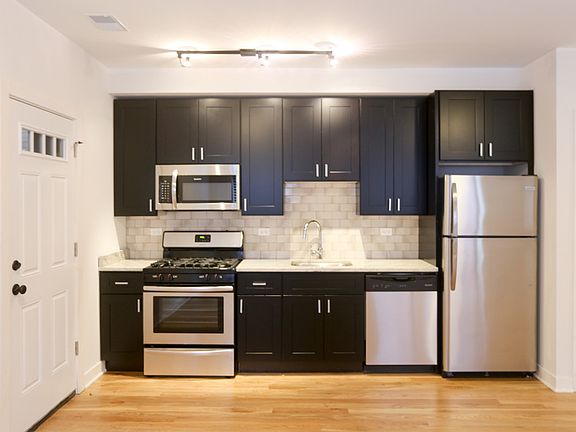 3rd image of 2203 W Eastwood Ave #En3