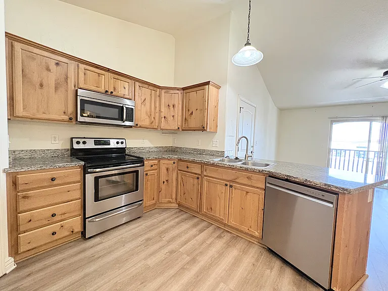 380 S 2150 W #302 — Photo 7