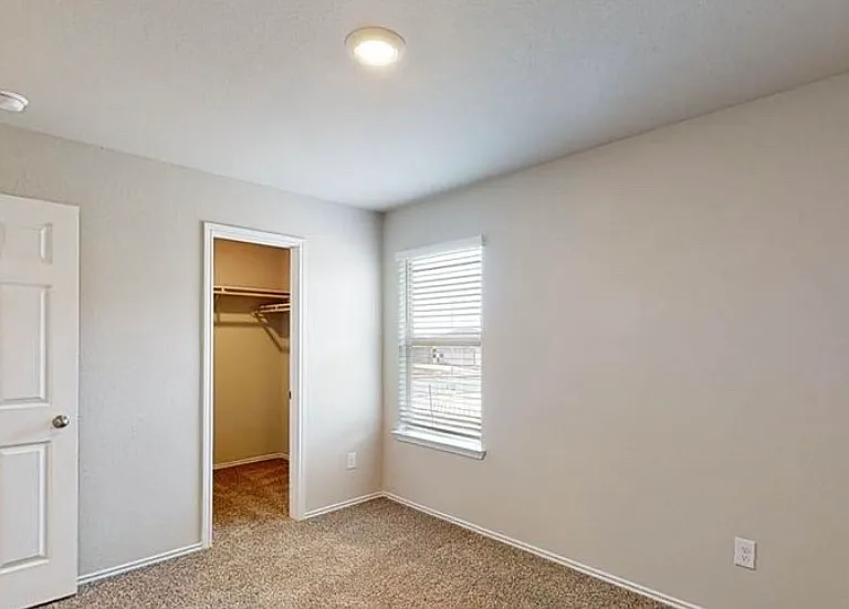 1261 Lindsey Dr — Photo 5