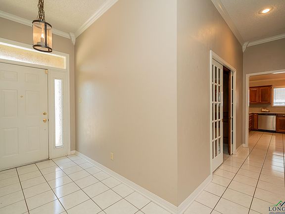 4th image of 205 Lakewood Dr