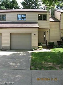3rd image of 17 Greenwood Dr