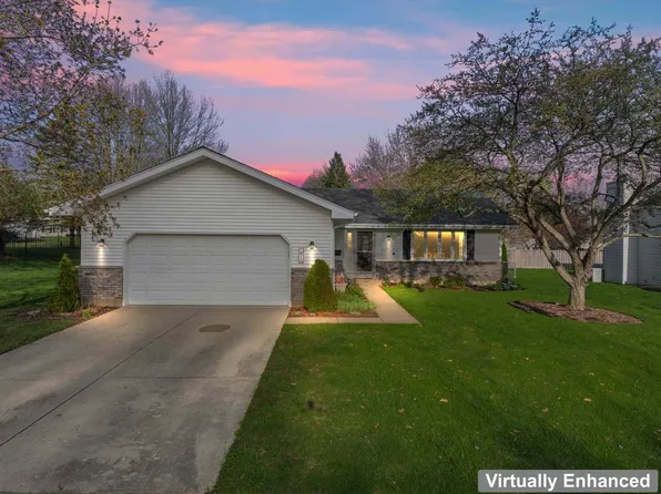 815 Carriage Dr, Algonquin, IL 60102