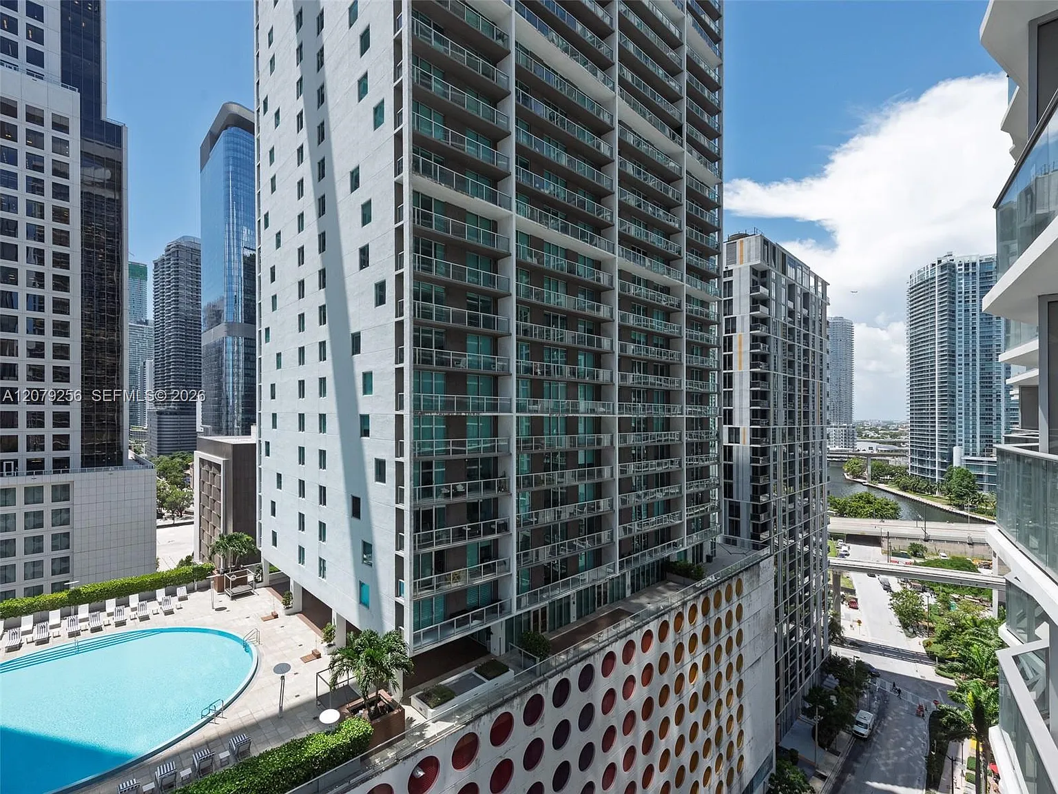 Viceroy Residences — Photo 4