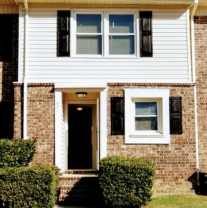 421 Kirkcaldy Ct