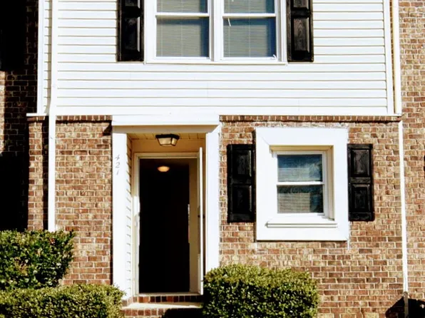 421 Kirkcaldy Ct, Fayetteville, NC 28314
