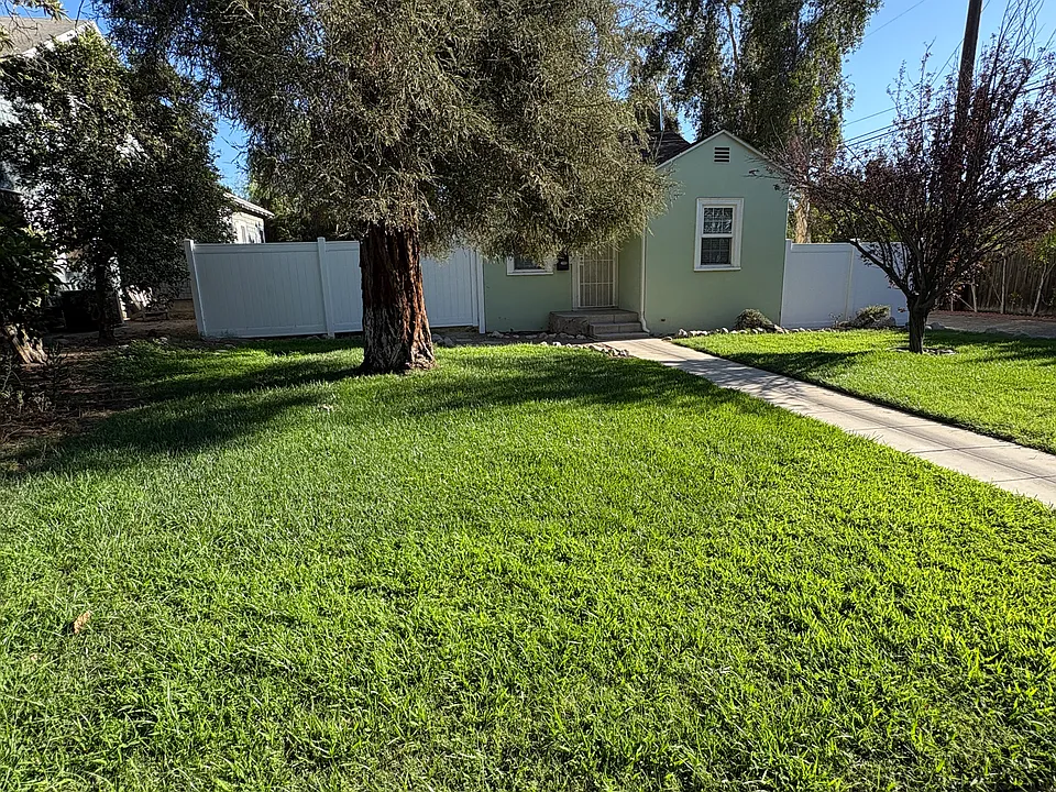 810 Campus Ave #1