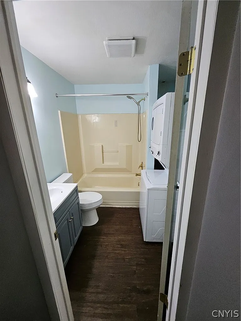 2 bed, 1.0 bath, 900 sqft, $1,250 — Photo 2