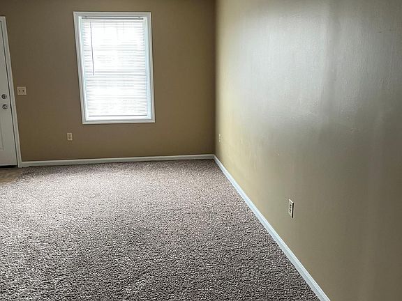 3rd image of 337 Churchill Dr APT 3