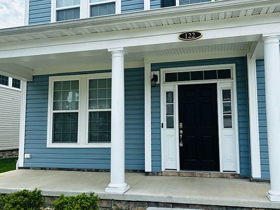 3rd image of 122 Farrand Dr