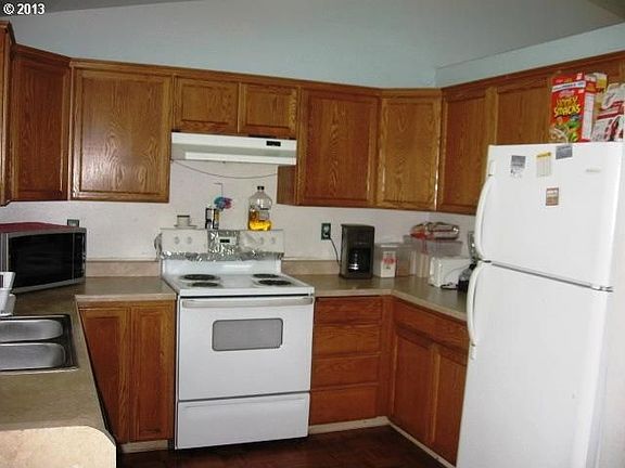 4th image of 8613 SE Strawberry Ln