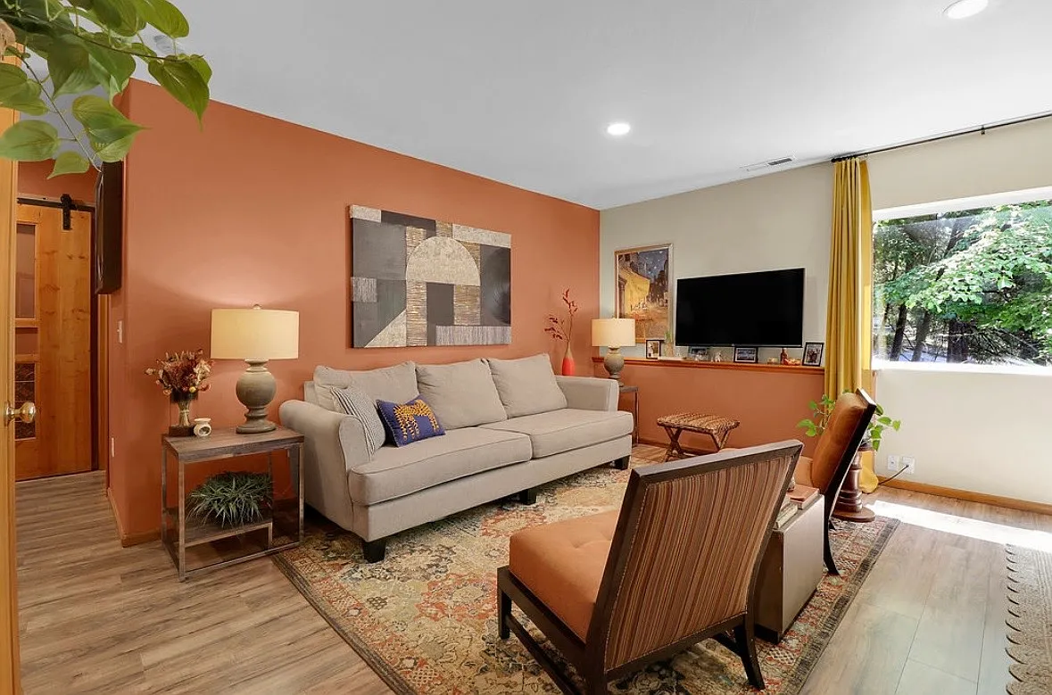 1 bed, 800 sqft, $1,700 — Photo 1