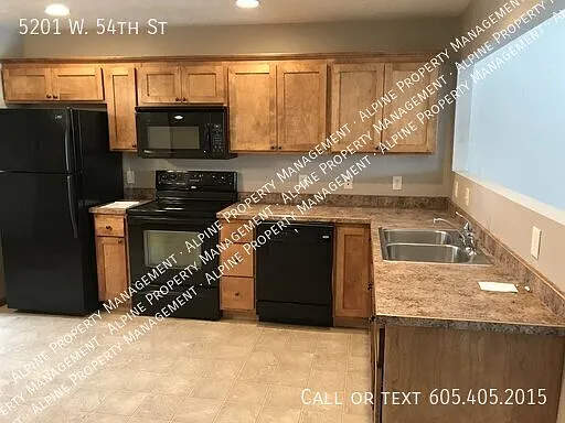 2 Bed/1.5 Bath Townhome with Washer/Dryer in Unit!! — Photo 2