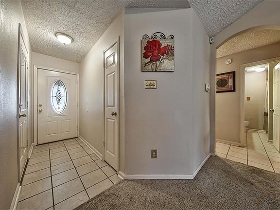 3rd image of 713 Willow Creek Dr