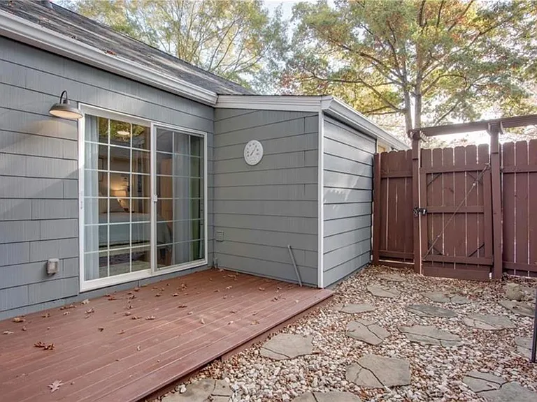 1426 Clermont Ave — Photo 14
