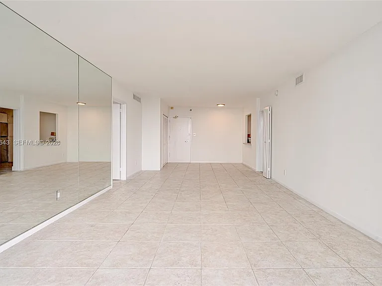 5161 Collins Ave #516 — Photo 13