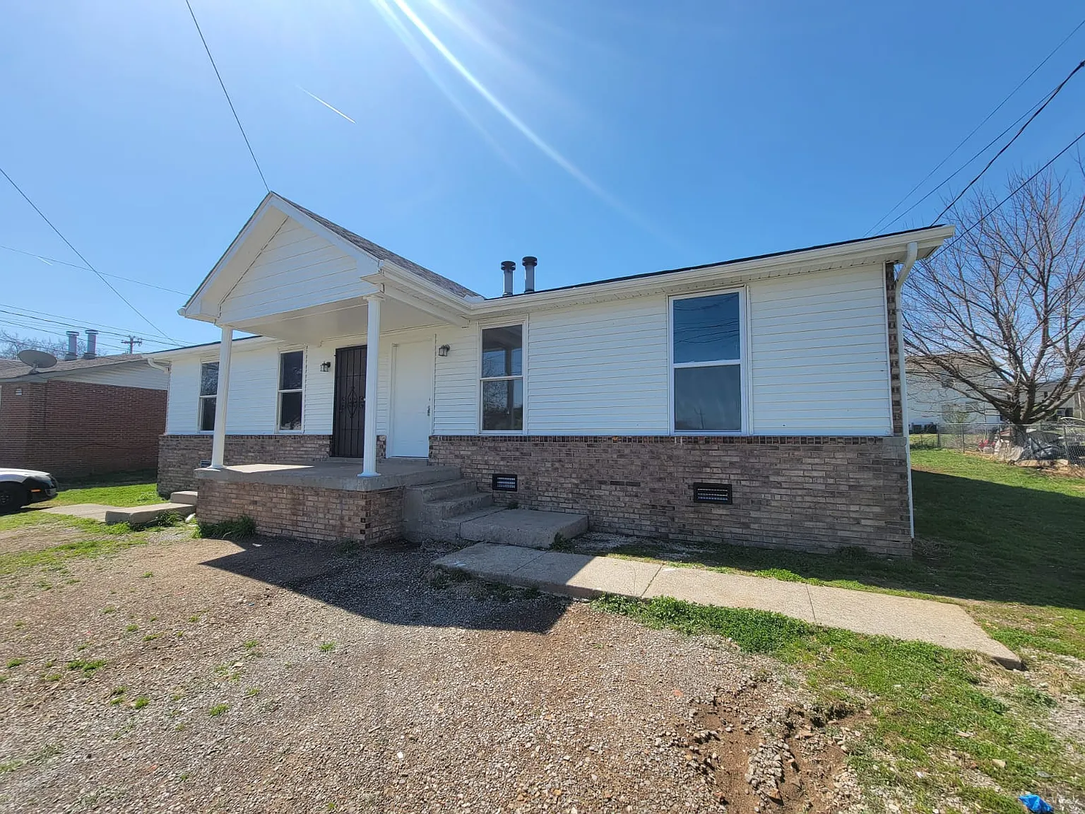 3 bed, 1075 sqft, $1,740 — Photo 1