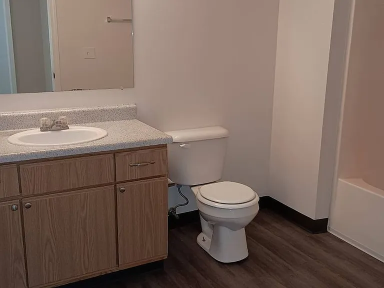 185 - COUNTRY VIEW APARTMENTS — Photo 16