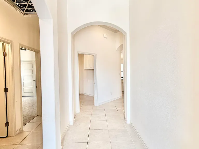 5401 Lamont Ave — Photo 2