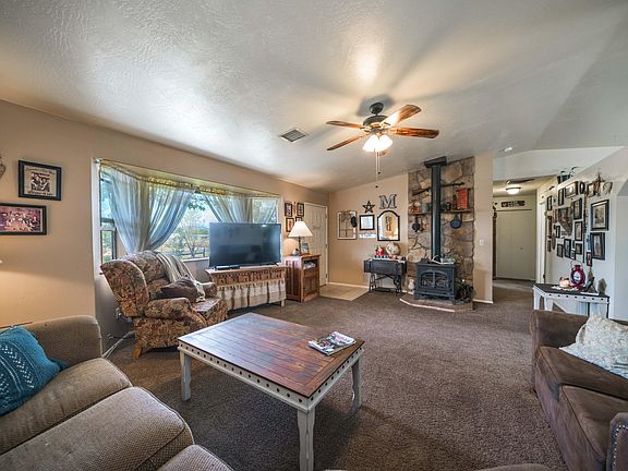 5th image of 1630 Bumblebee Dr