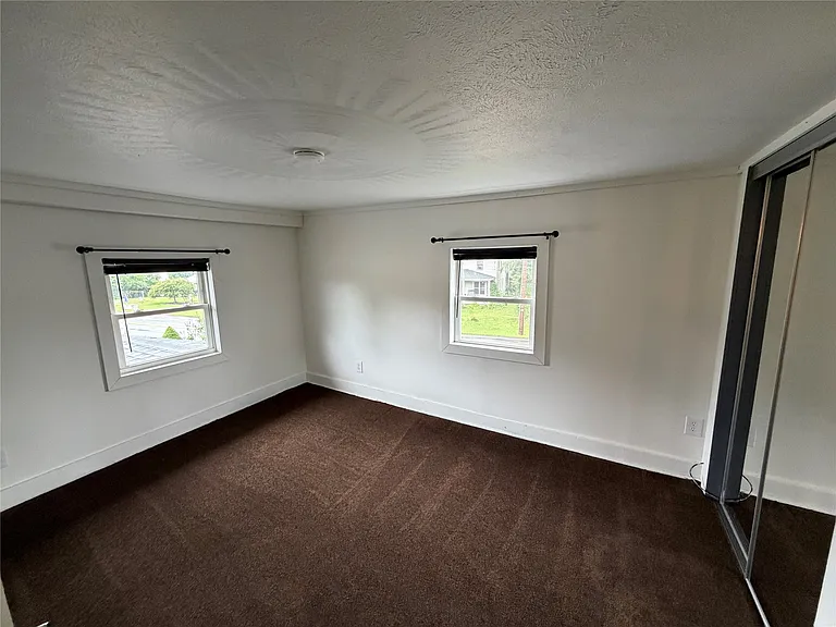 76 E Main St — Photo 24