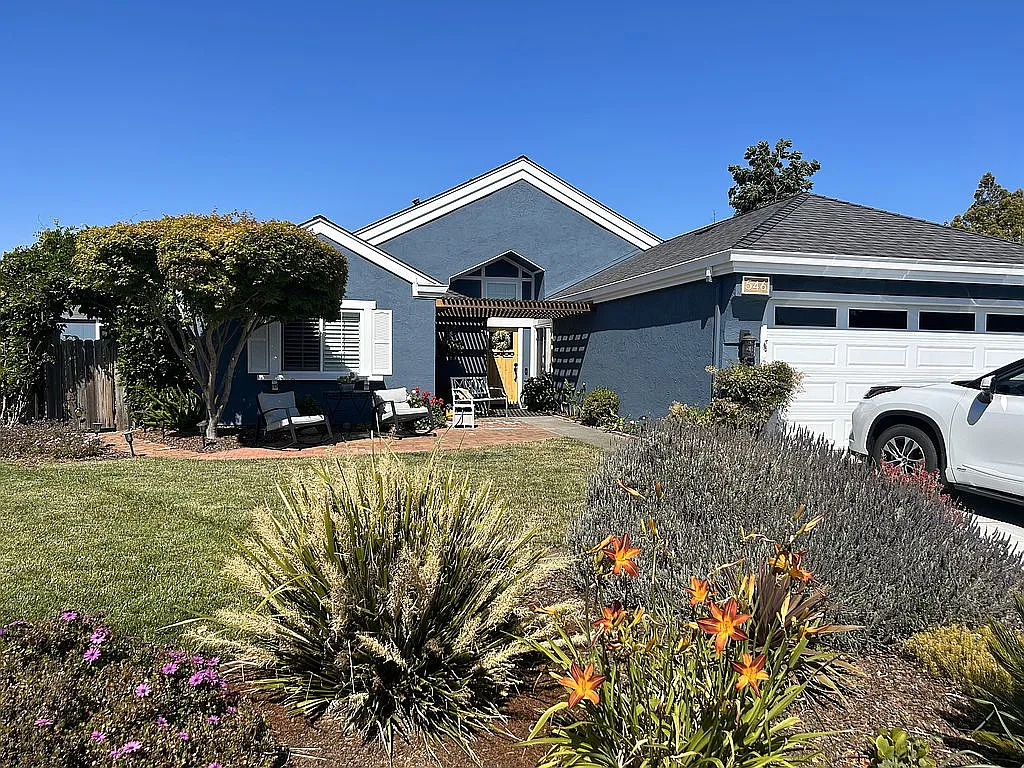 546 Wisteria Ct photo 1