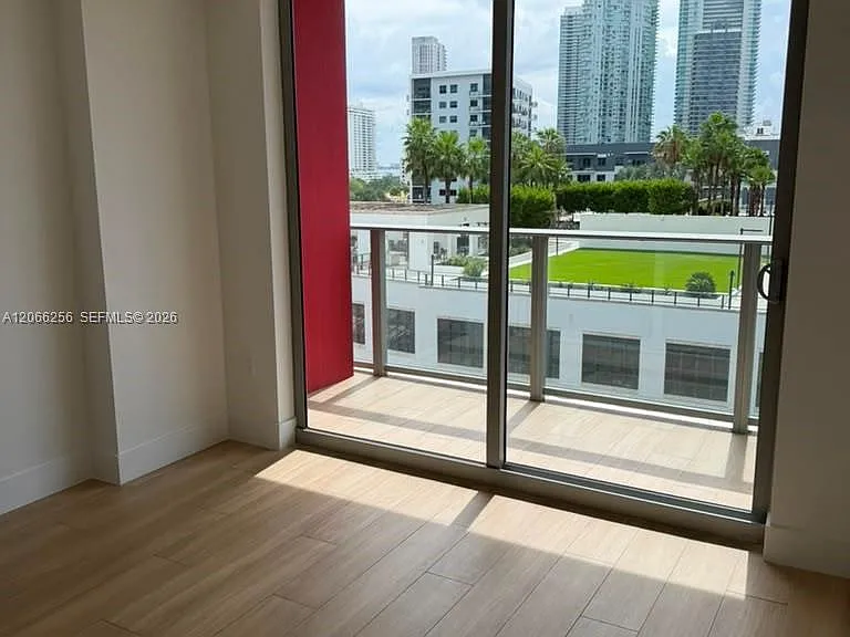 90 NE 32nd St #807 — Photo 5