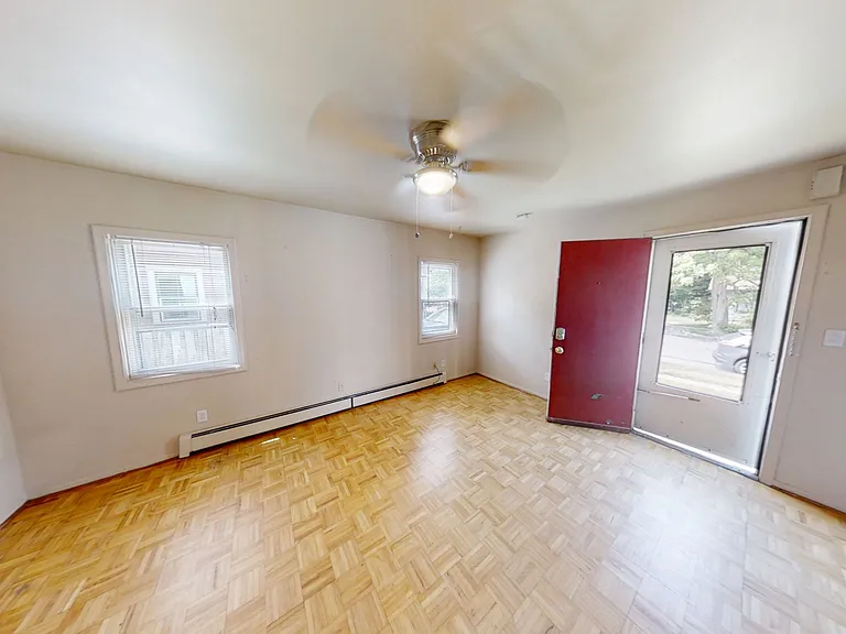 118 E Kingsley St — Photo 2
