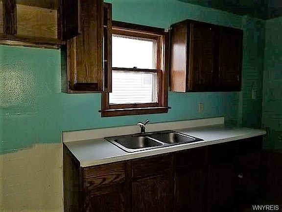 5th image of 2435 Weston Ave