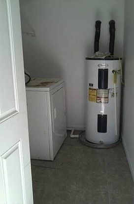 3rd image of 3149 Laurel Dr