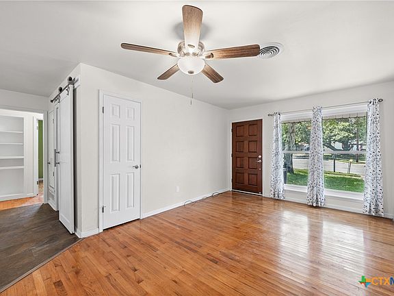 4th image of 2307 Crescent Dr