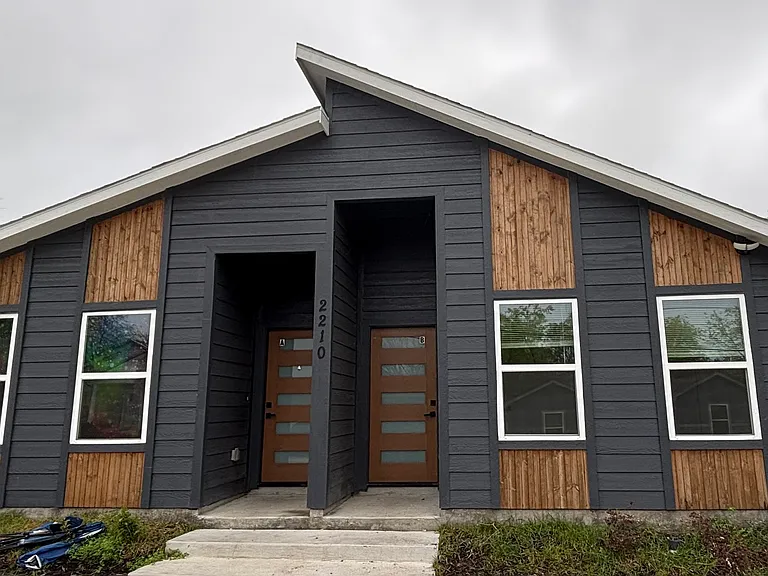 2210 Henry St #A — Photo 15