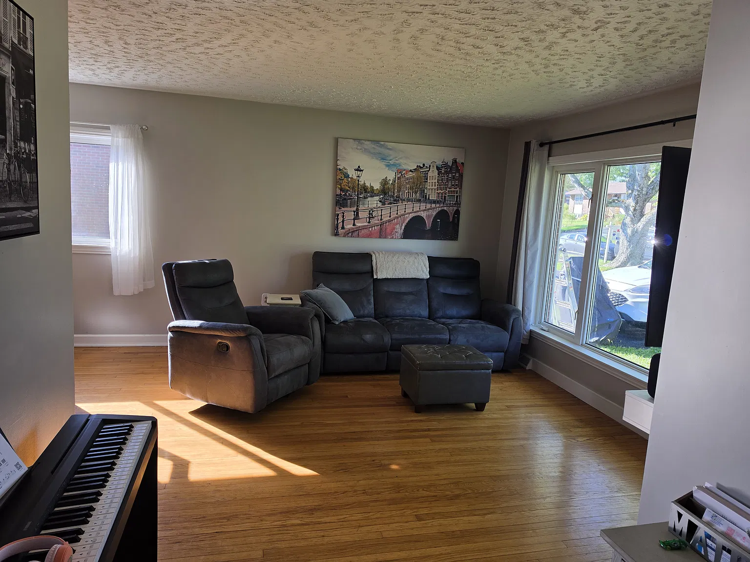 4 bed, 2600 sqft, $3,100 — Photo 3