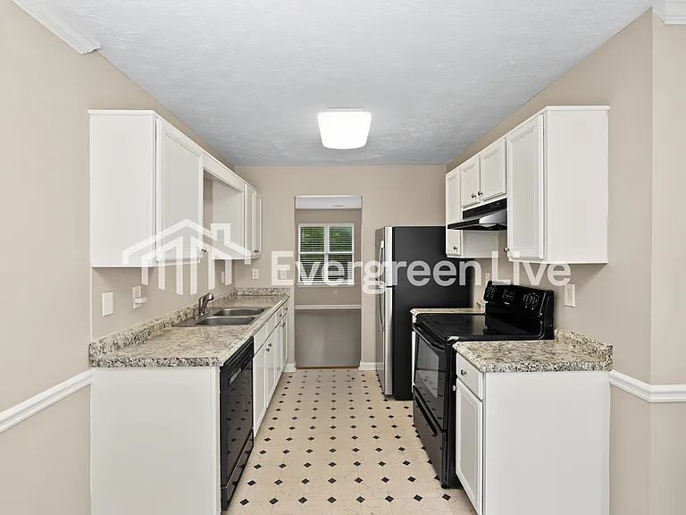 6718 Roscommon Dr — Photo 5
