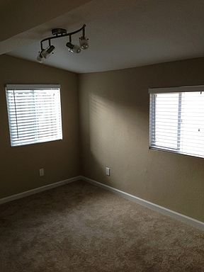 4th image of 306 1/2 San Juan Dr
