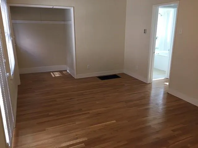 1528 E 1st St #10 — Photo 6