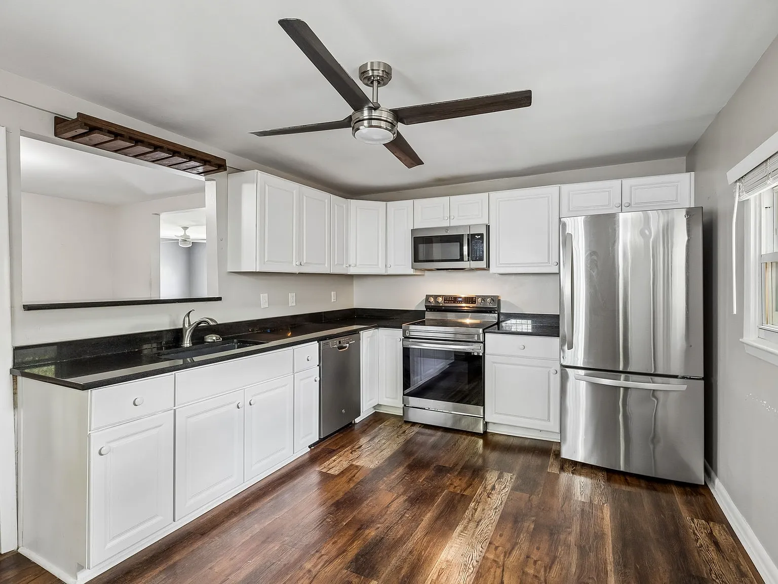 3 bed, 1.0 bath, 1203 sqft, $2,300 — Photo 3