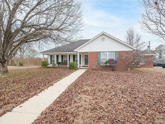 2nd image of 2551 Magnolia Park Cir