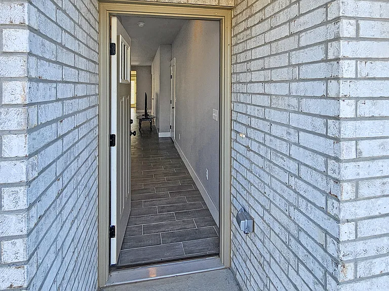 2091 Bluebonnet Ln — Photo 5