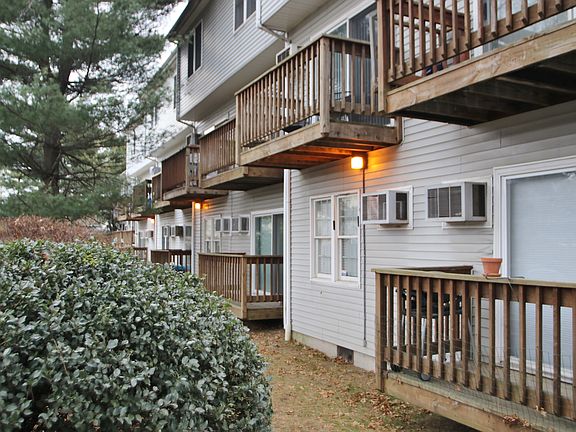 5th image of 256 Washington Blvd APT 9