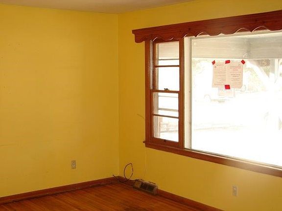 2nd image of 1315 N Nelson Ave